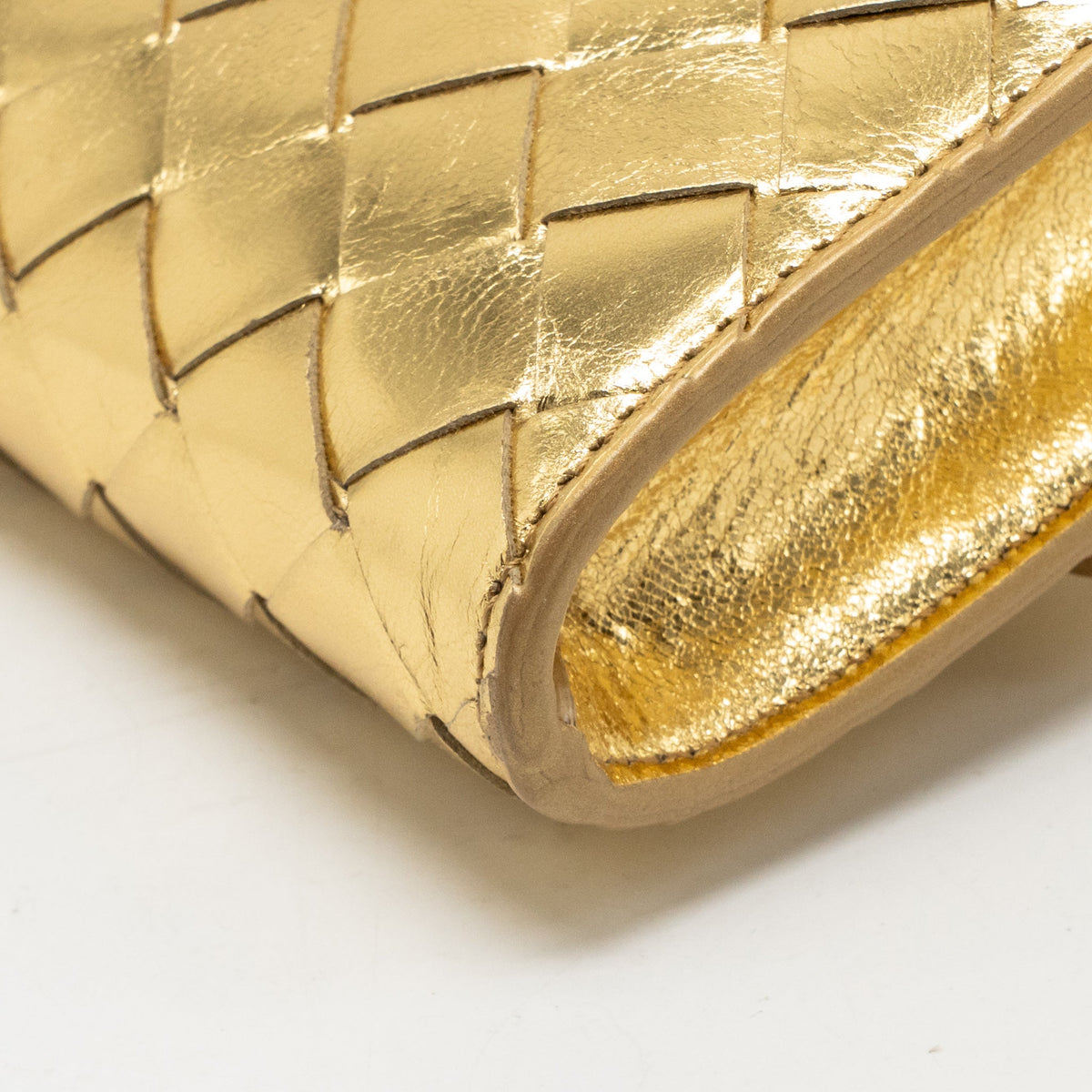 Bottega Veneta Andiamo Clutch Foggy Mirror Effect Intrecciato Leather Gold GHW