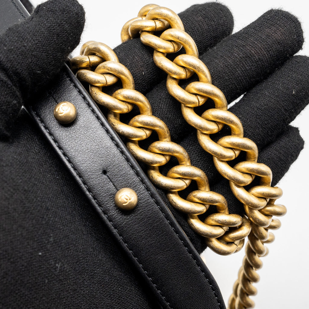 CHANEL MEDIUM BOY BAG SMOOTH CALFSKIN BLACK GHW (MICROCHIP)