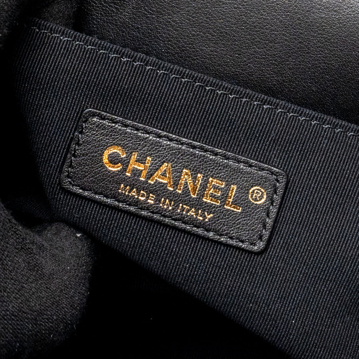 CHANEL MEDIUM BOY BAG SMOOTH CALFSKIN BLACK GHW (MICROCHIP)