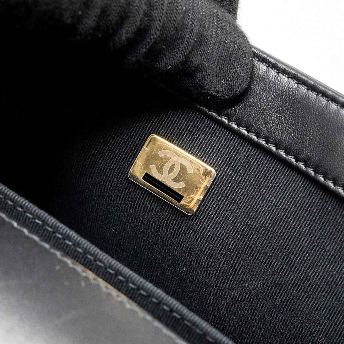 CHANEL MEDIUM BOY BAG SMOOTH CALFSKIN BLACK GHW (MICROCHIP)