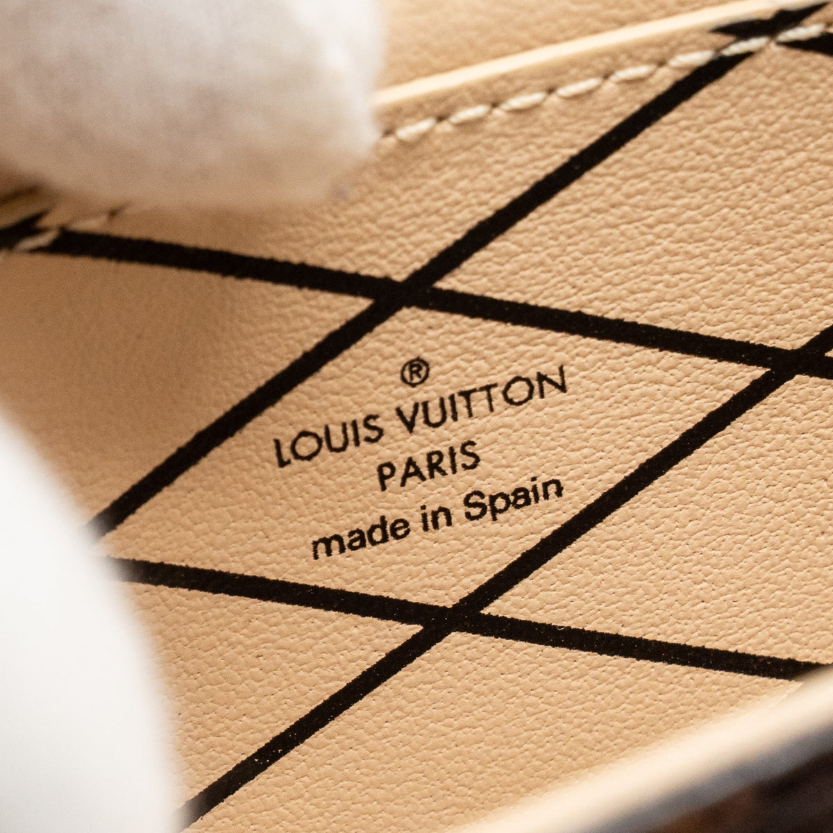 LOUIS VUITTON ESSENTIAL TRUNK MINI BAG/BAG CHARM MONOGRAM CANVAS MULTICOLOUR HARDWARE
