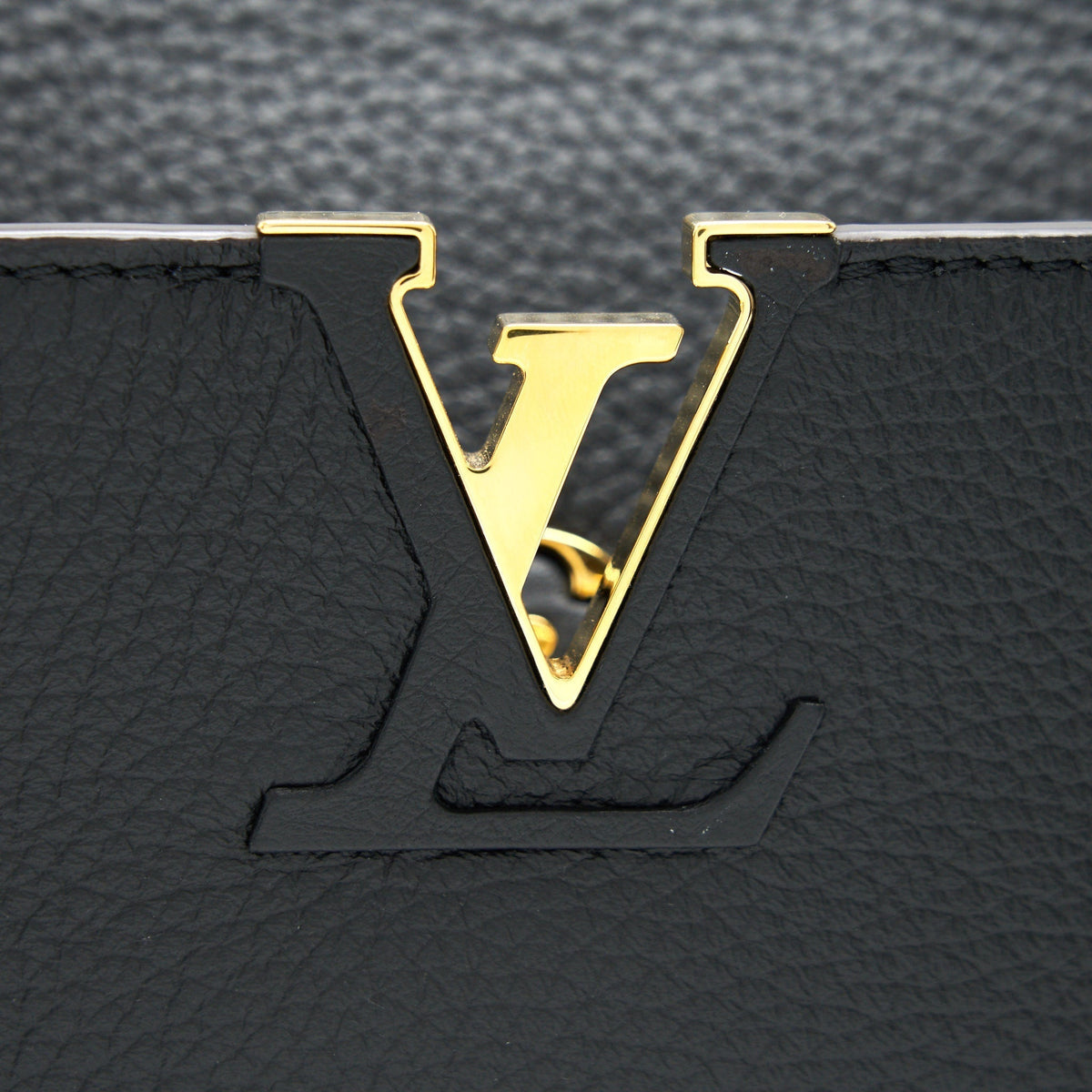 LOUIS VUITTON CAPUCINES BB BLACK