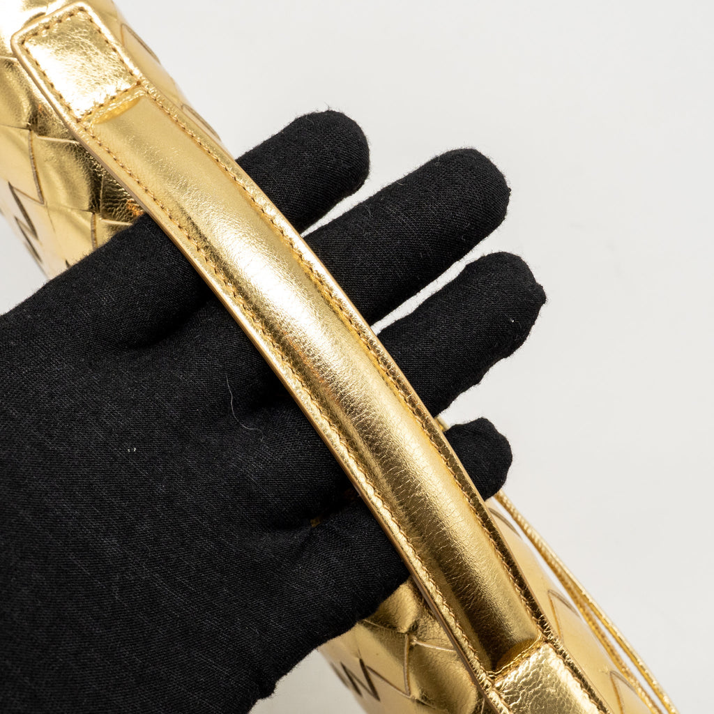 Bottega Veneta Andiamo Clutch Foggy Mirror Effect Intrecciato Leather Gold GHW