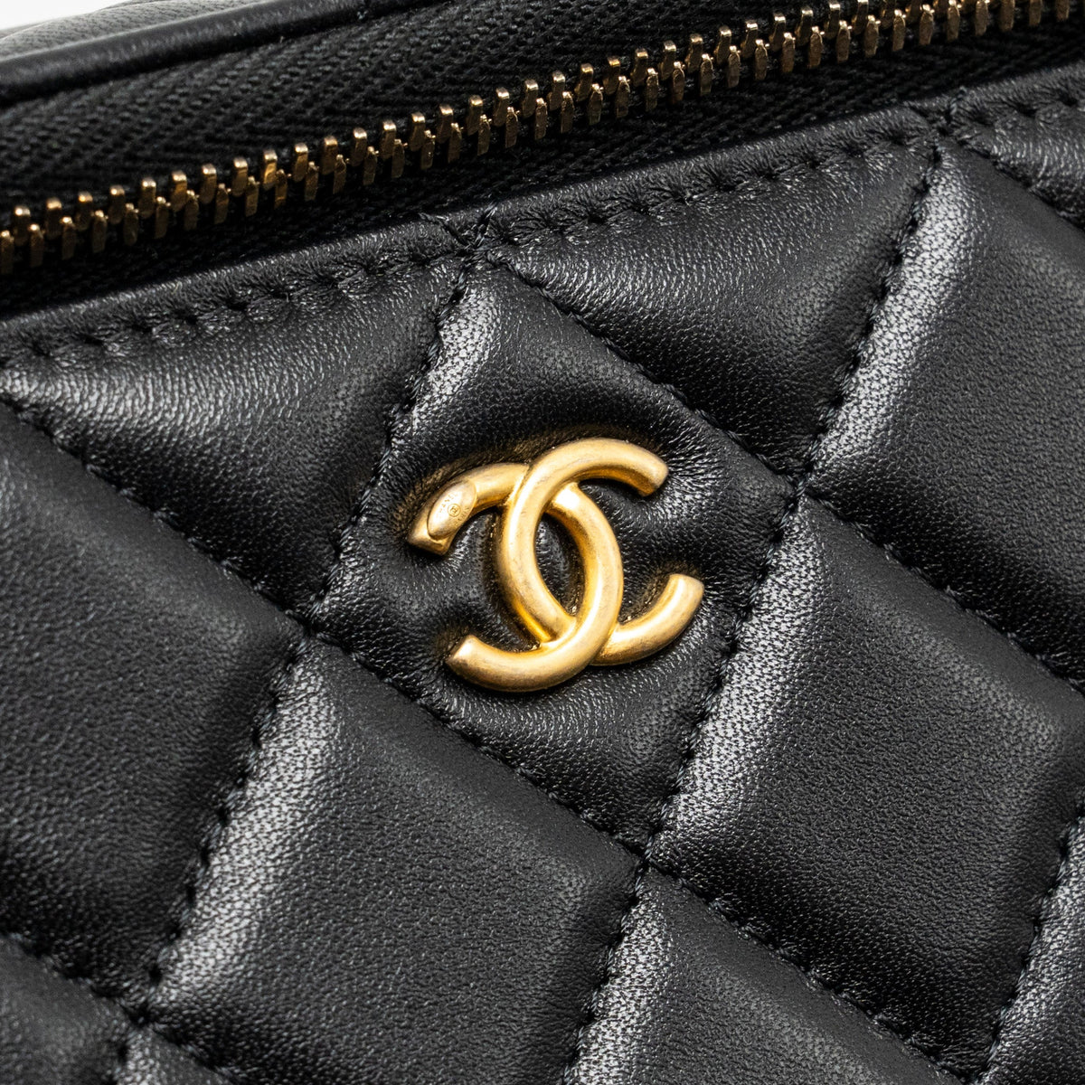 CHANEL PEARL CRUSH LONG VANITY CASE LAMBSKIN BLACK GHW (MICROCHIP)