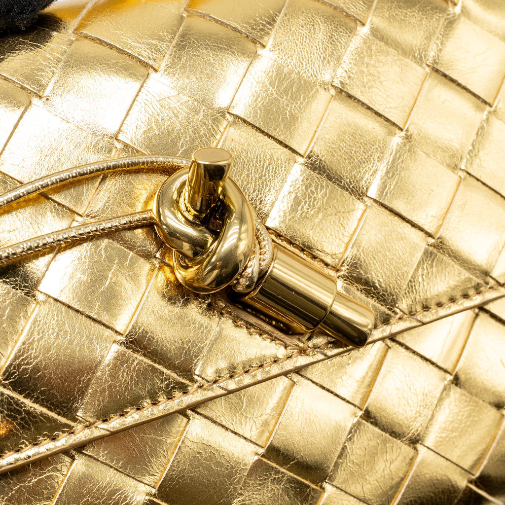 Bottega Veneta Andiamo Clutch Foggy Mirror Effect Intrecciato Leather Gold GHW