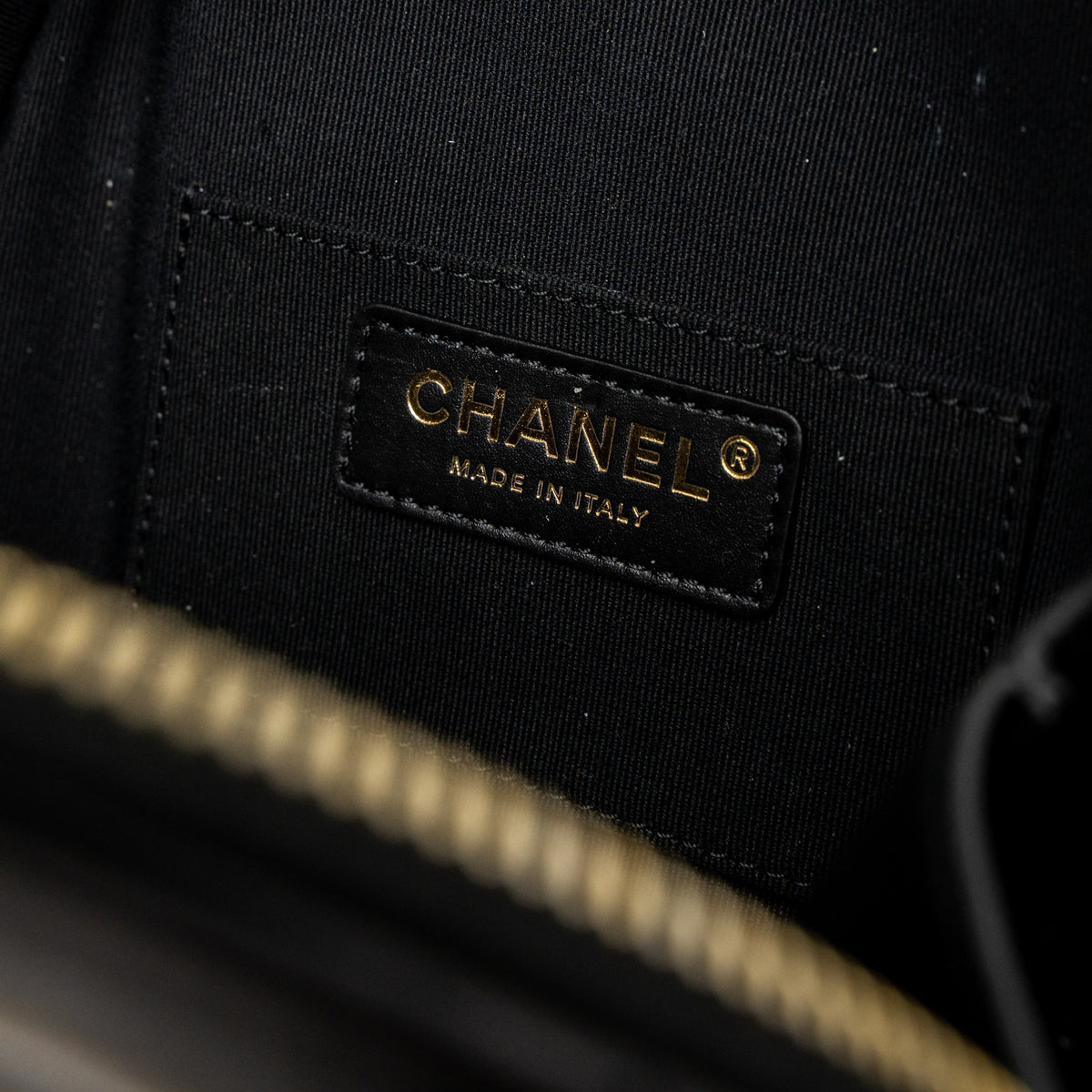 CHANEL ROUND VANITY WITH ROUND HANDLE CROSSBODY BAG LAMBSKIN BLACK GHW (MICROCHIP)