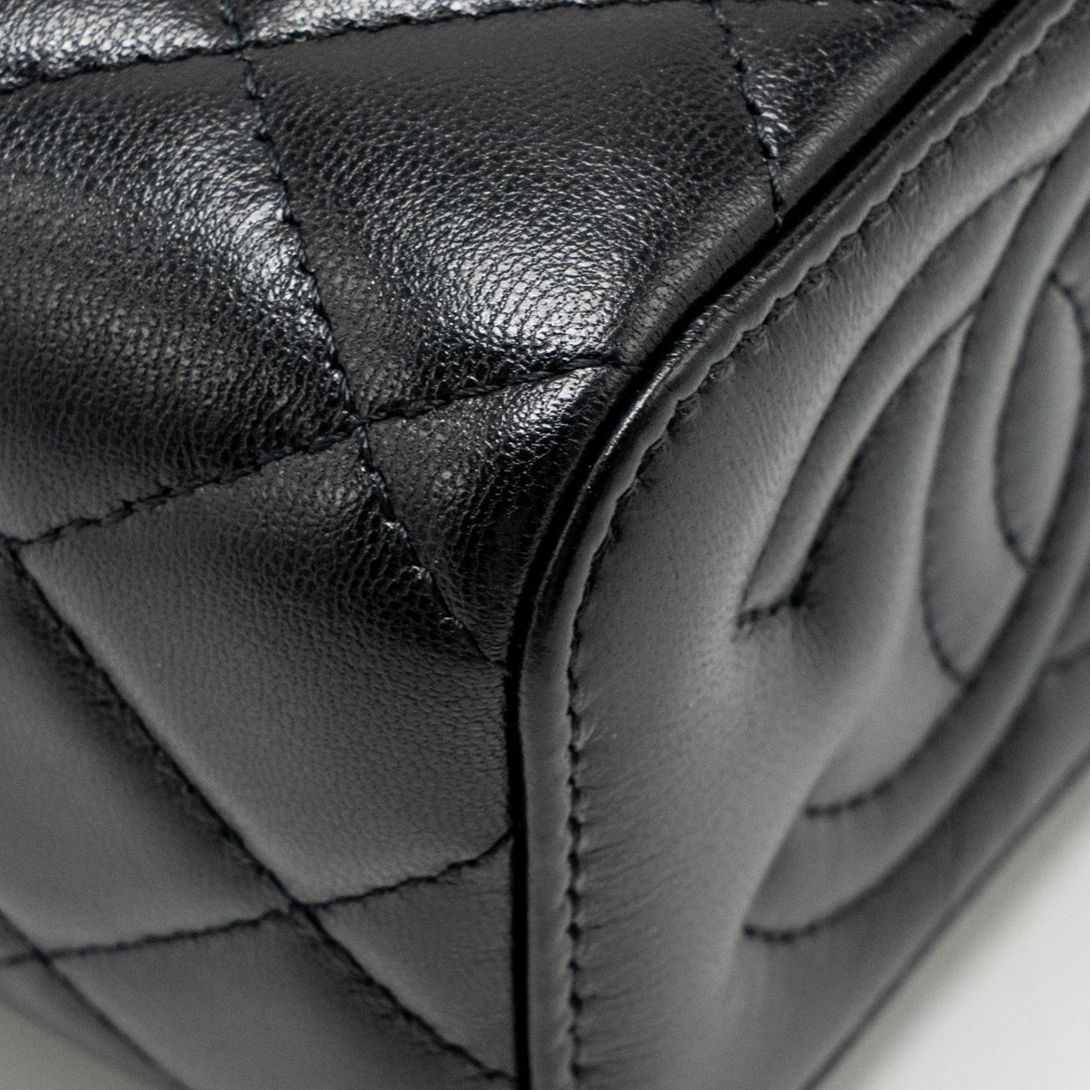 Chanel detail cc logo mini vanity case with chain lambskin black GHW (microchip)