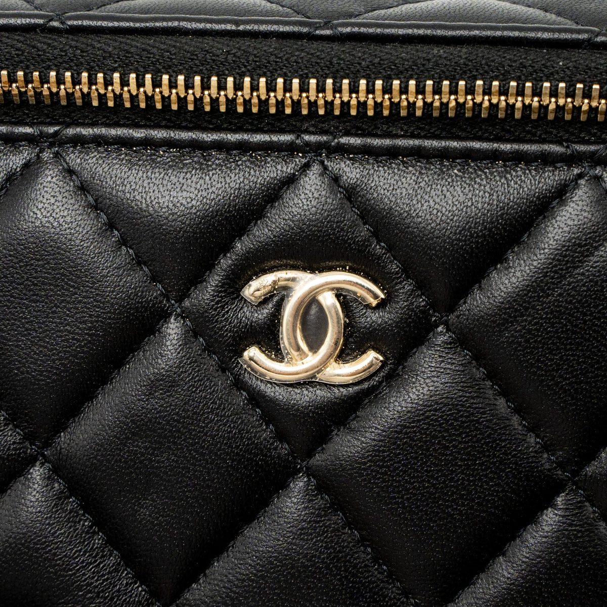 CHANEL 23C PEARL CRUSH LONG VANITY WITH CHAIN LAMBSKIN BLACK LGHW (MICROCHIP)