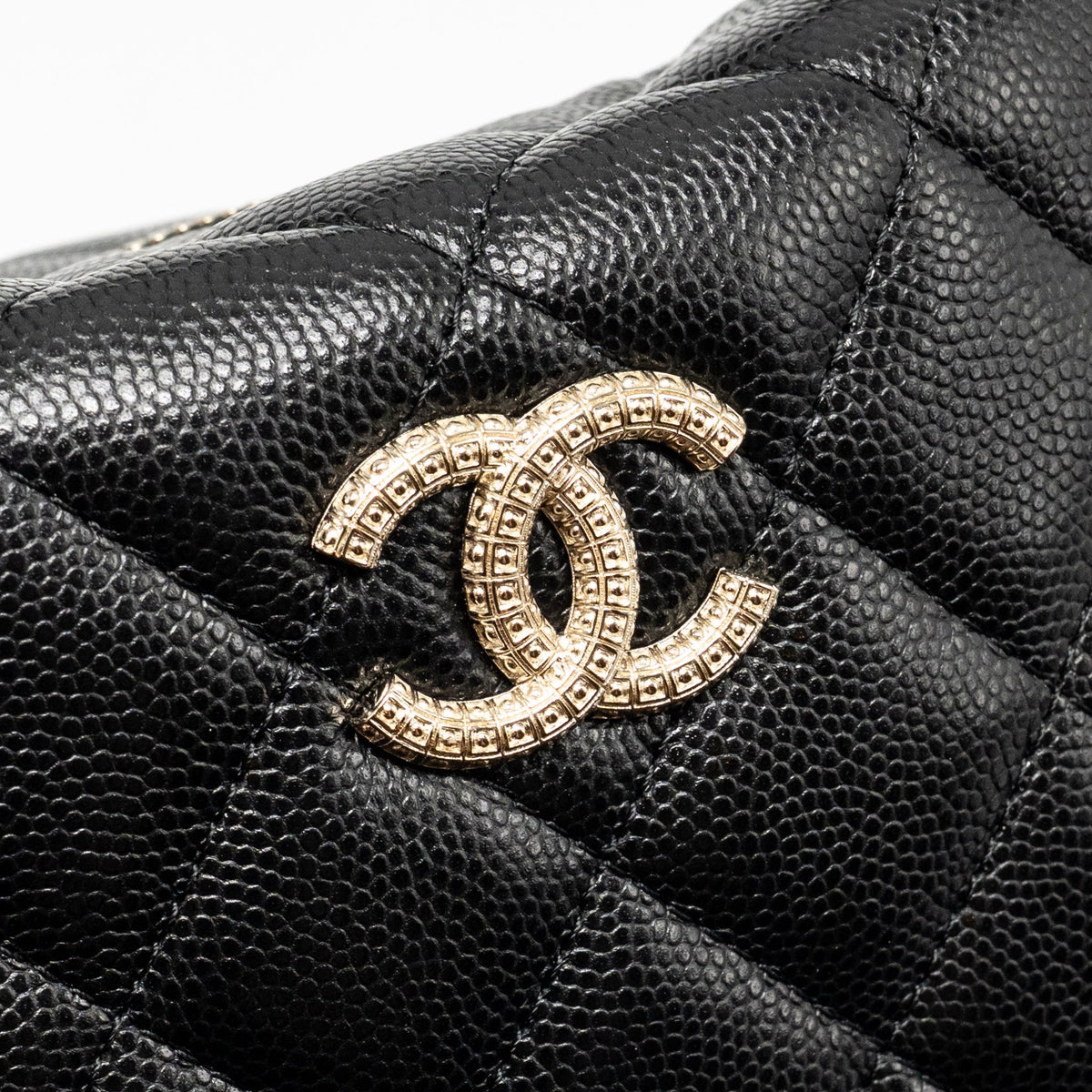 CHANEL 25C DETAIL CC LOGO QUILTED HOBO BAG CAVIAR BLACK LGHW (MICROCHIP)