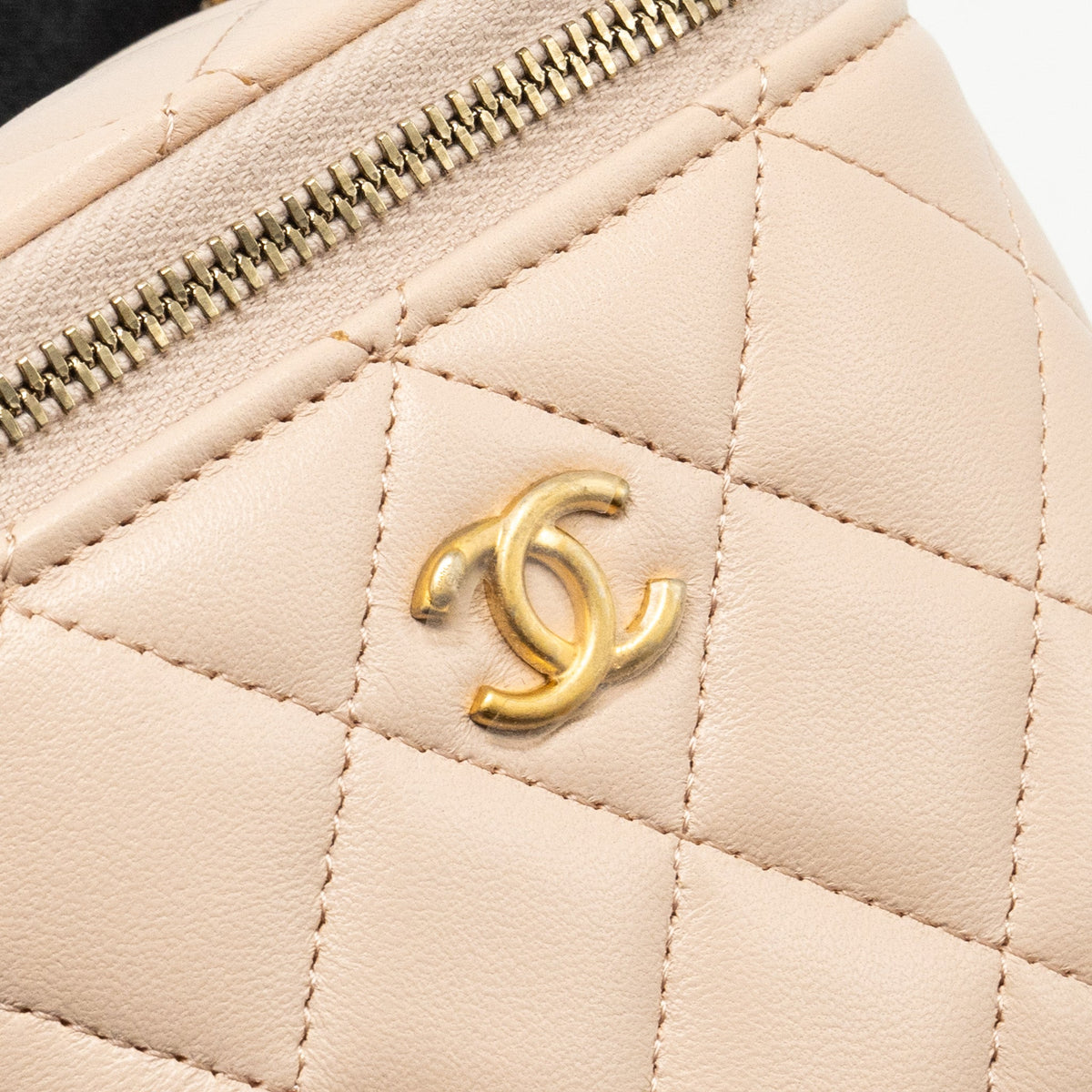 CHANEL PEARL CRUSH MINI VANITY WITH CHAIN LAMBSKIN LIGHT BEIGE GHW