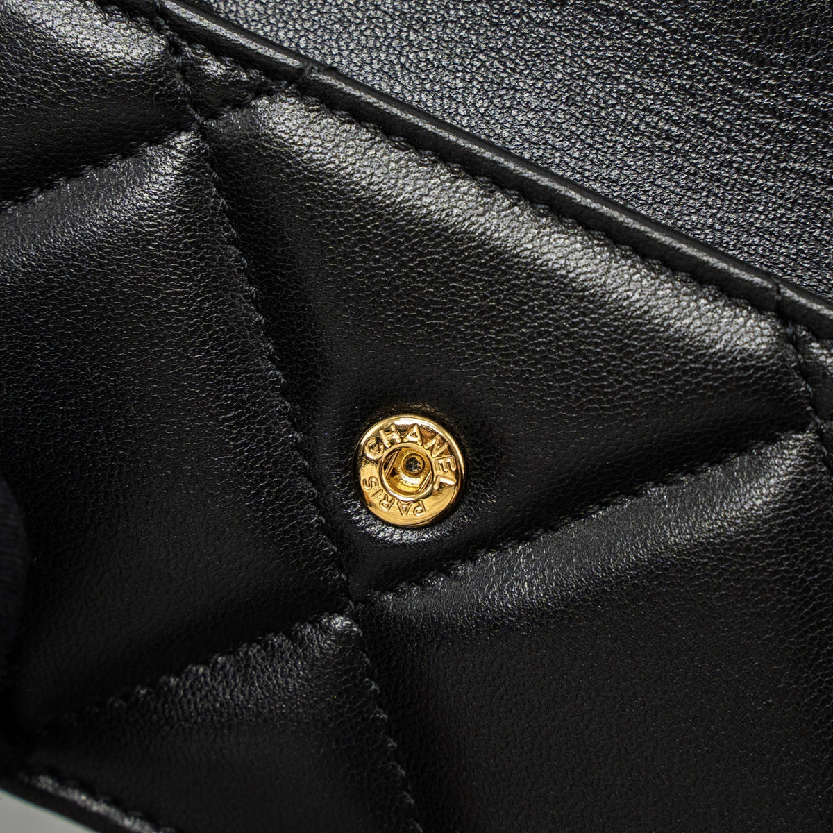 CHANEL 19 FLAP COMPACT WALLET LAMBSKIN BLACK GHW (MICROCHIP)