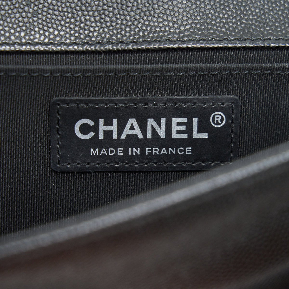 CHANEL MEDIUM BOY CHANEL BAG CAVIAR BLACK RUTHENIUM HARDWARE