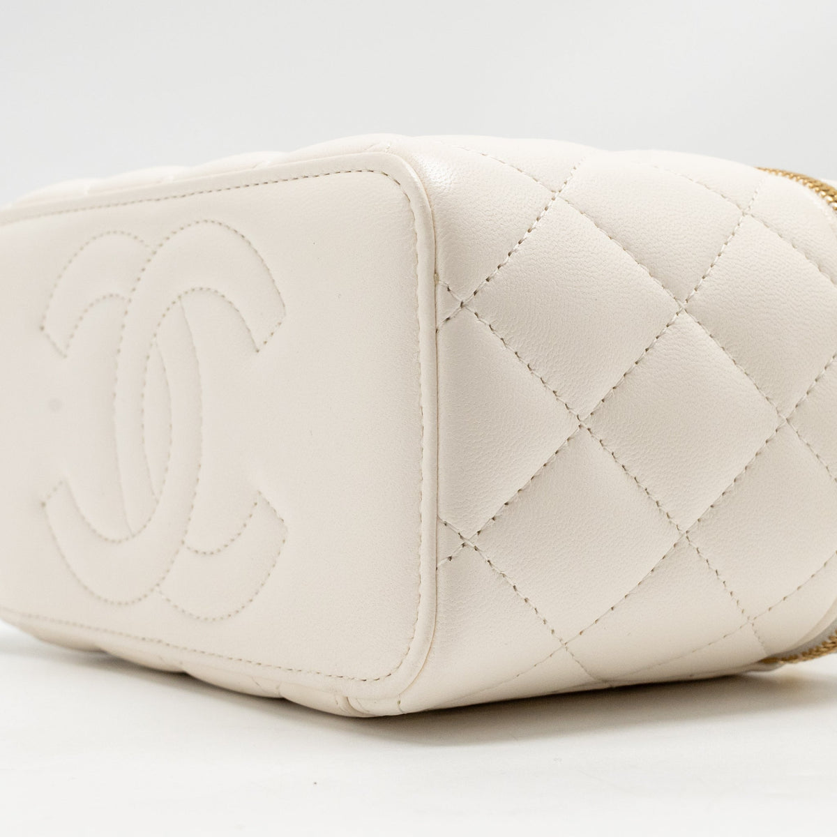 Chanel 22K Long Vanity with Coco Love Detailed Chain Lambskin White GHW（Microchip)