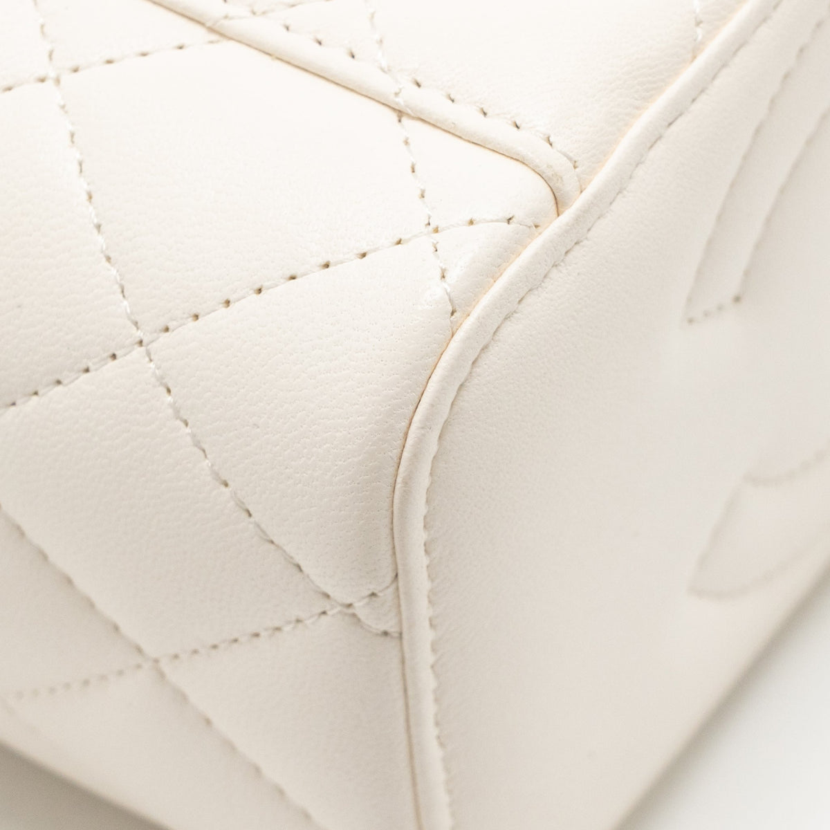 Chanel 22K Long Vanity with Coco Love Detailed Chain Lambskin White GHW（Microchip)