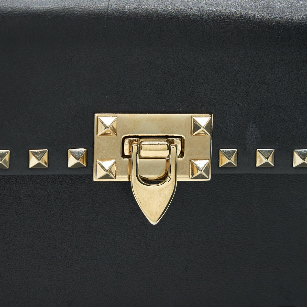 VALENTINO SMALL ROCKSTUD CROSSBODY BAG WITH CHAIN IN BLACK