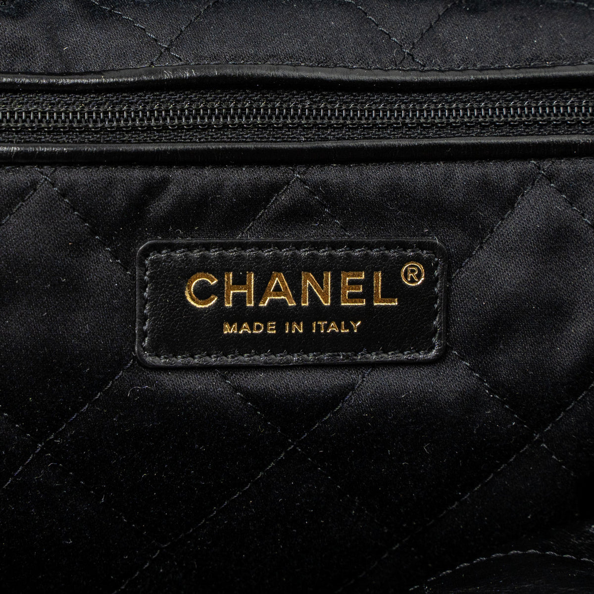 CHANEL LARGE 22 BAG SHINY CALFSKIN BLACK GHW (MICROCHIP)