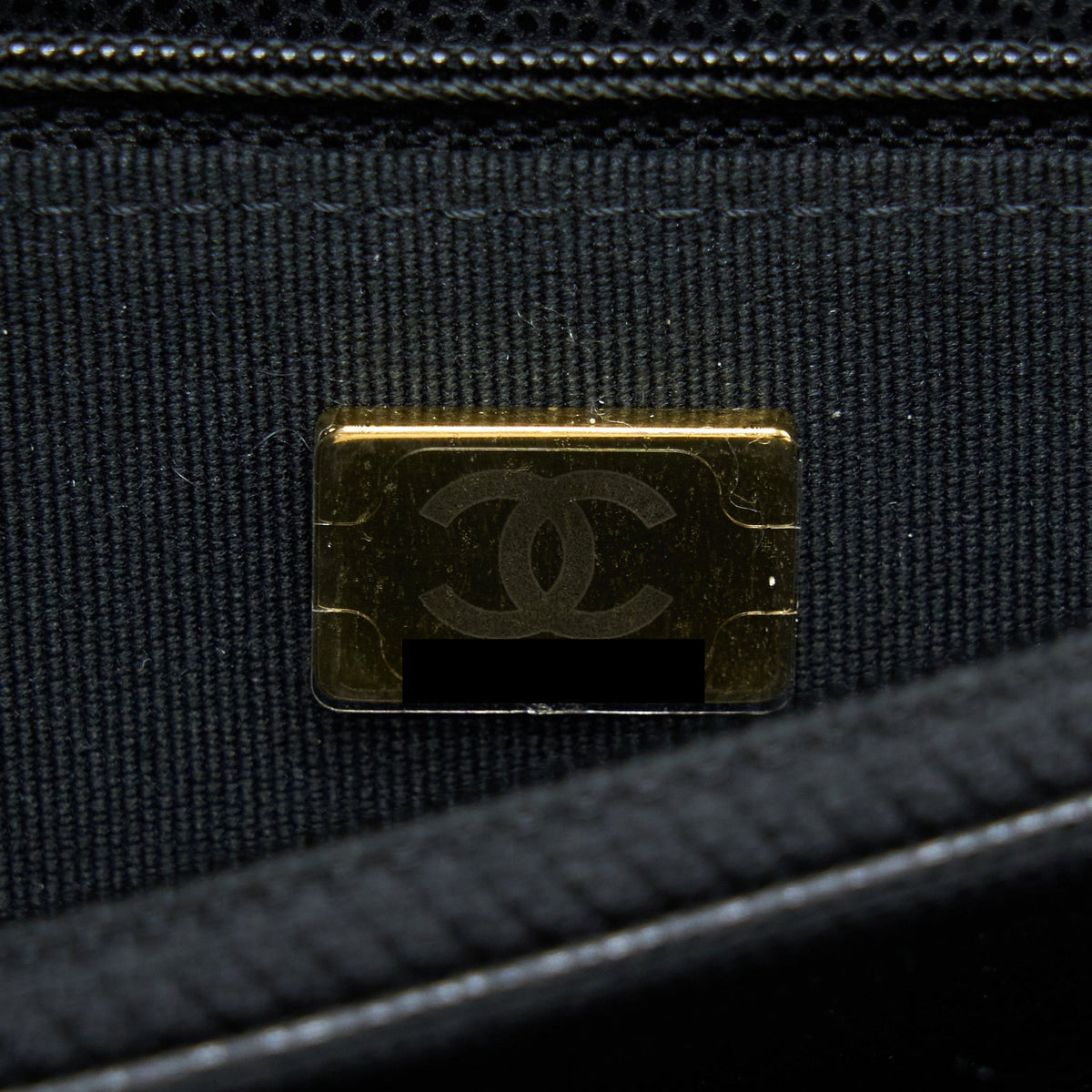 CHANEL 22S WALLET ON CHAINS WITH DETAIL CC LOGO CAVIAR BLACK LGHW