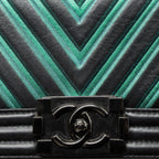 CHANEL SMALL BOY BAG CHEVRON CALFSKIN BLACK/IRIDESCENT BLUE BLACK HARDWARE