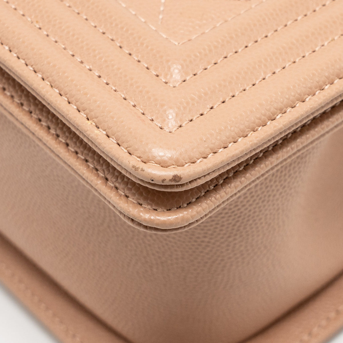 CHANEL MEDIUM BOY BAG GRAINED CALFSKIN BEIGE GHW