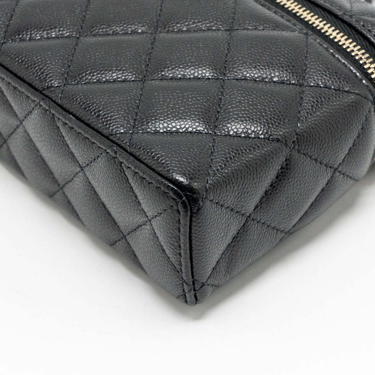 CHANEL 25P CC TOP HANDLE VANITY WITH CHAIN CAVIAR BLACK LGHW (MICROCHIP)