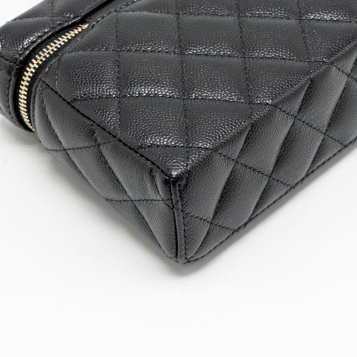 CHANEL 25P CC TOP HANDLE VANITY WITH CHAIN CAVIAR BLACK LGHW (MICROCHIP)