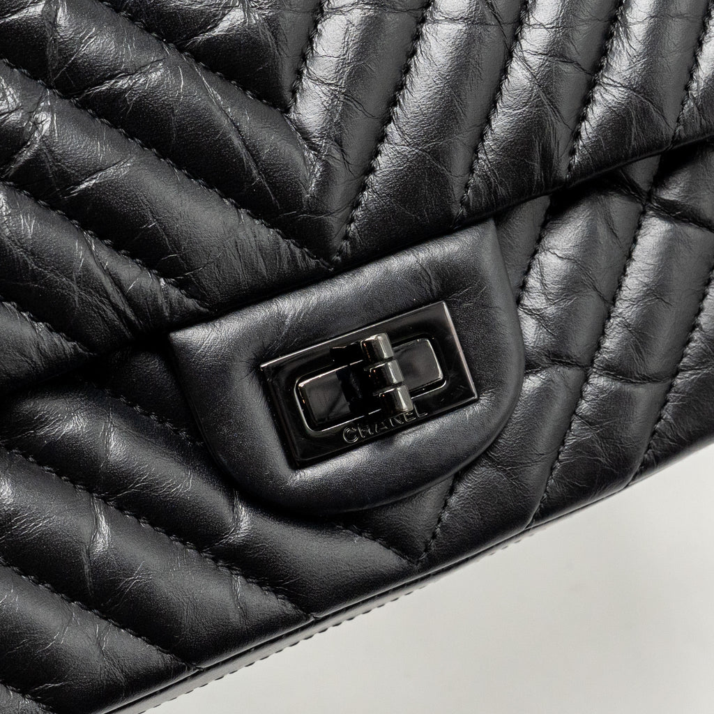 CHANEL SMALL 2.55 REISSUE DOUBLE FLAP BAG CHEVRON AGED CALFSKIN SO BLACK