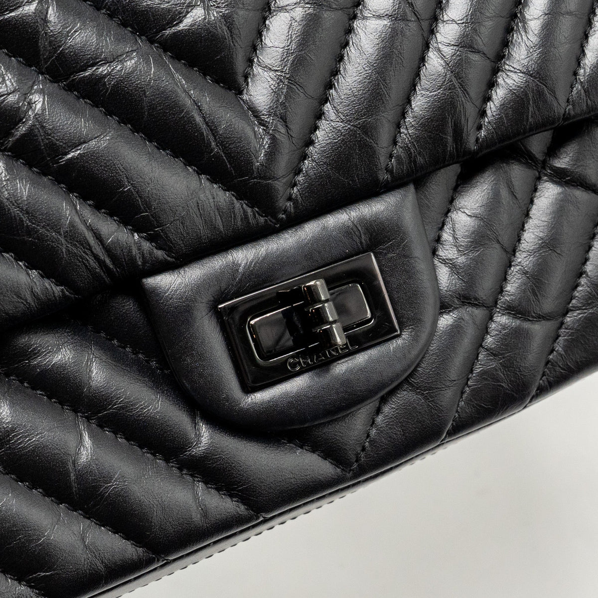 CHANEL SMALL 2.55 REISSUE DOUBLE FLAP BAG CHEVRON AGED CALFSKIN SO BLACK