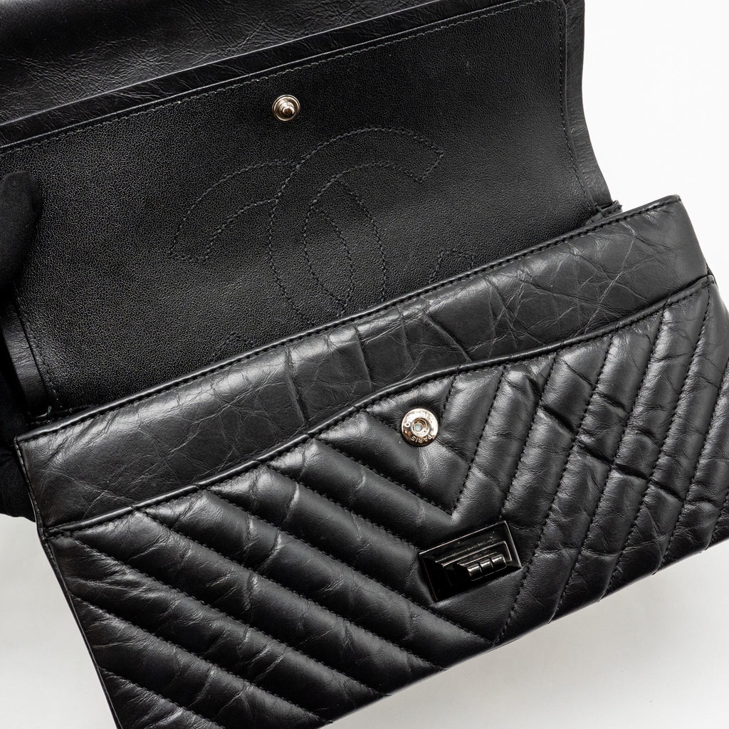 CHANEL SMALL 2.55 REISSUE DOUBLE FLAP BAG CHEVRON AGED CALFSKIN SO BLACK