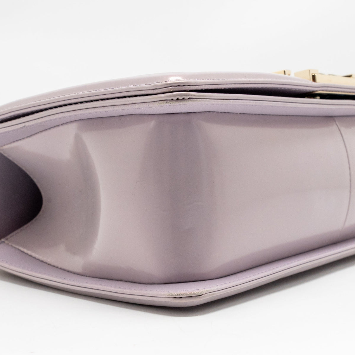 Chanel 16P Medium Boy Bag IRIDESCENT Glazed Calfskin Light Purple LGHW