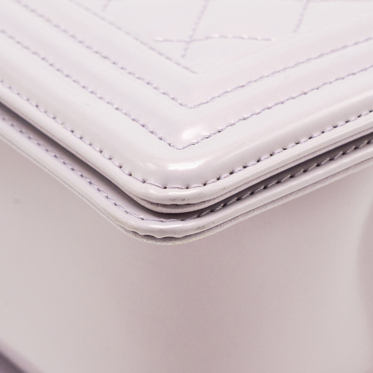 Chanel 16P Medium Boy Bag IRIDESCENT Glazed Calfskin Light Purple LGHW