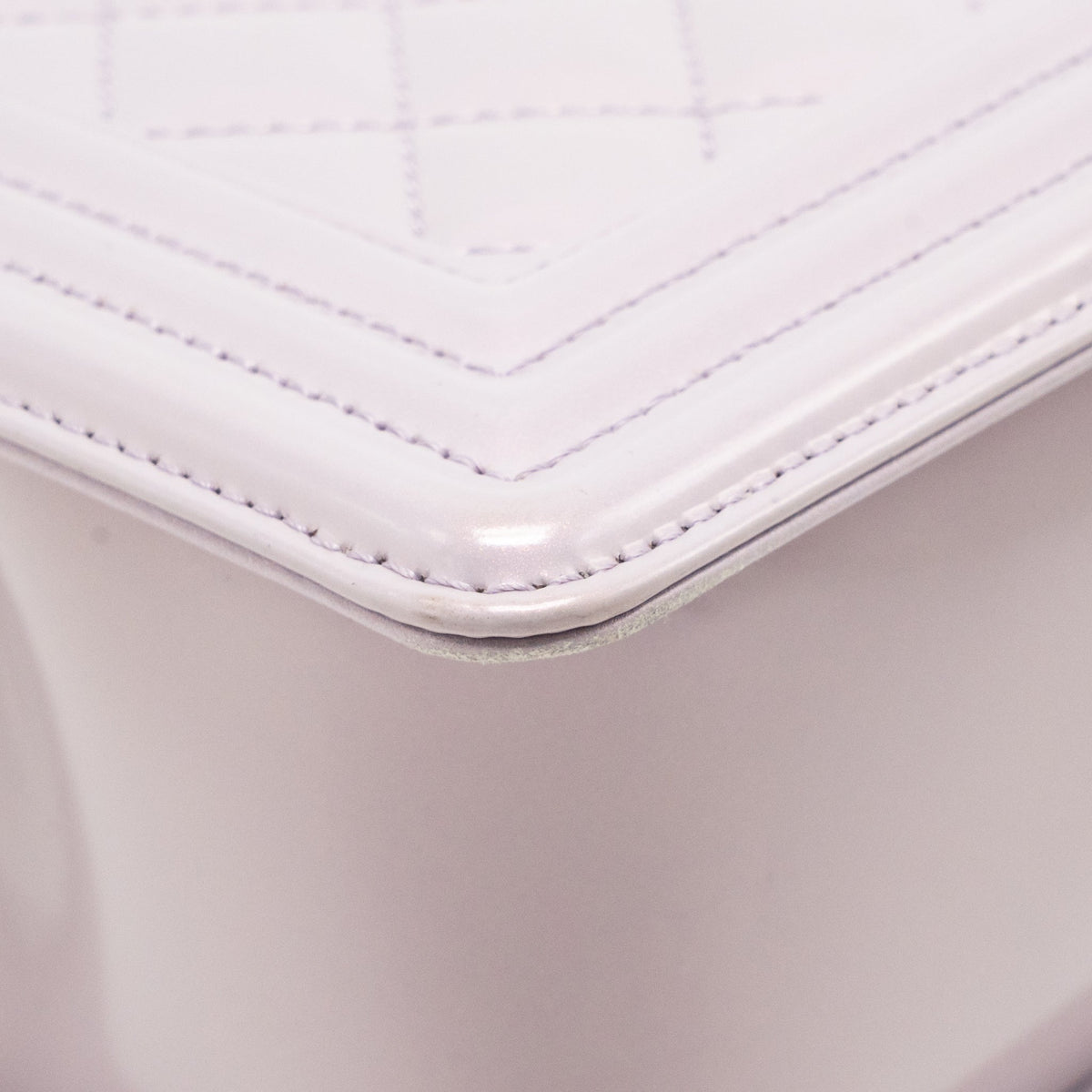 Chanel 16P Medium Boy Bag IRIDESCENT Glazed Calfskin Light Purple LGHW