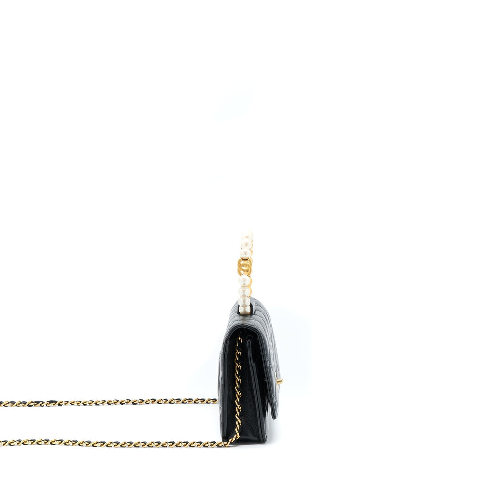 CHANEL 21S WALLET ON CHAIN WITH PEARL/CC LOGO ROUND HANDLE LAMBSKIN BLACK BRUSHED GHW