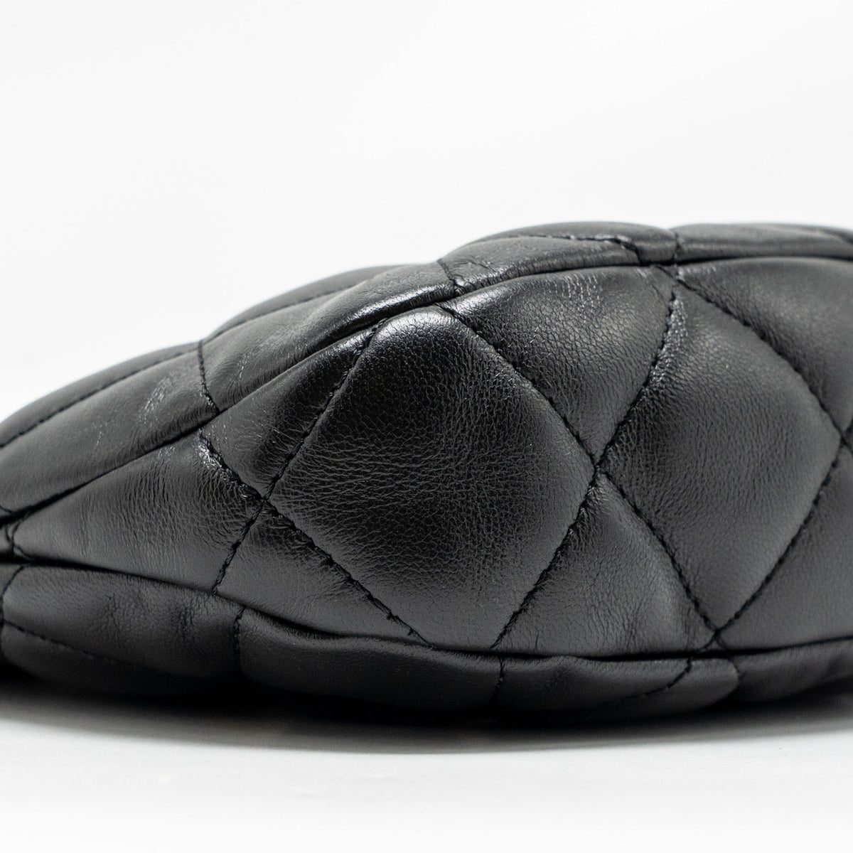 CHANEL 22K HOBO SHOULDER BAG LAMBSKIN BLACK GHW