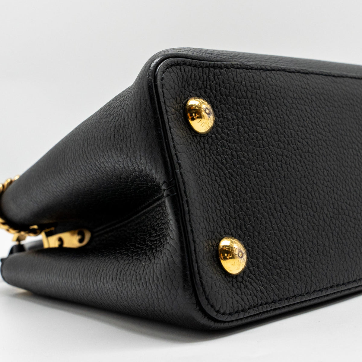 LOUIS VUITTON CAPUCINES MM CALFSKIN BLACK GHW