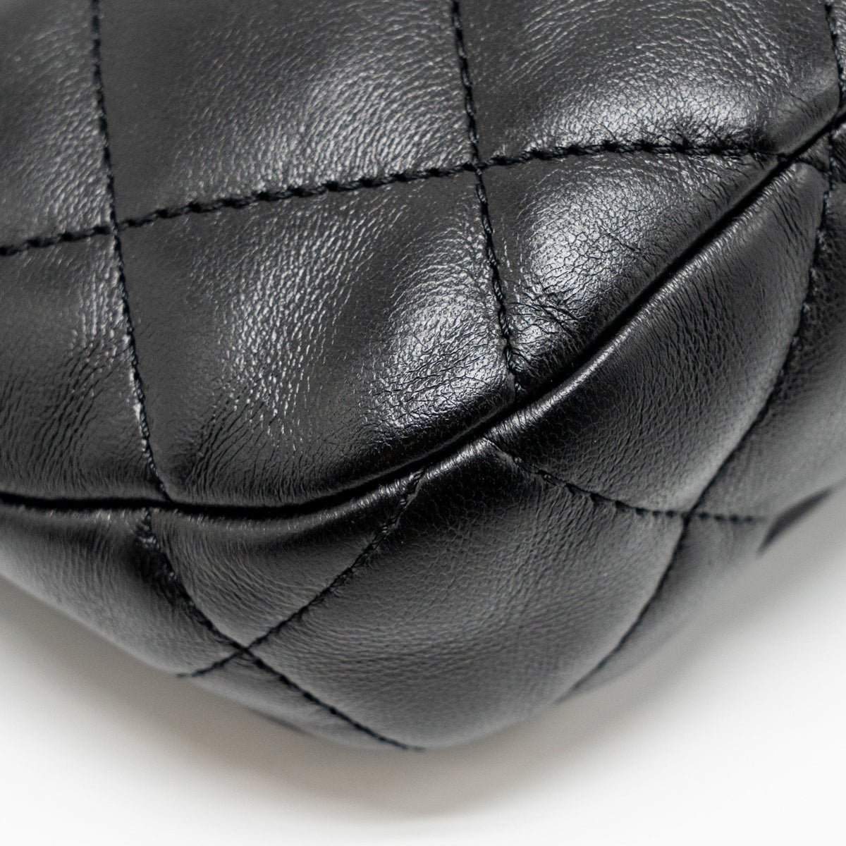 CHANEL 22K HOBO SHOULDER BAG LAMBSKIN BLACK GHW