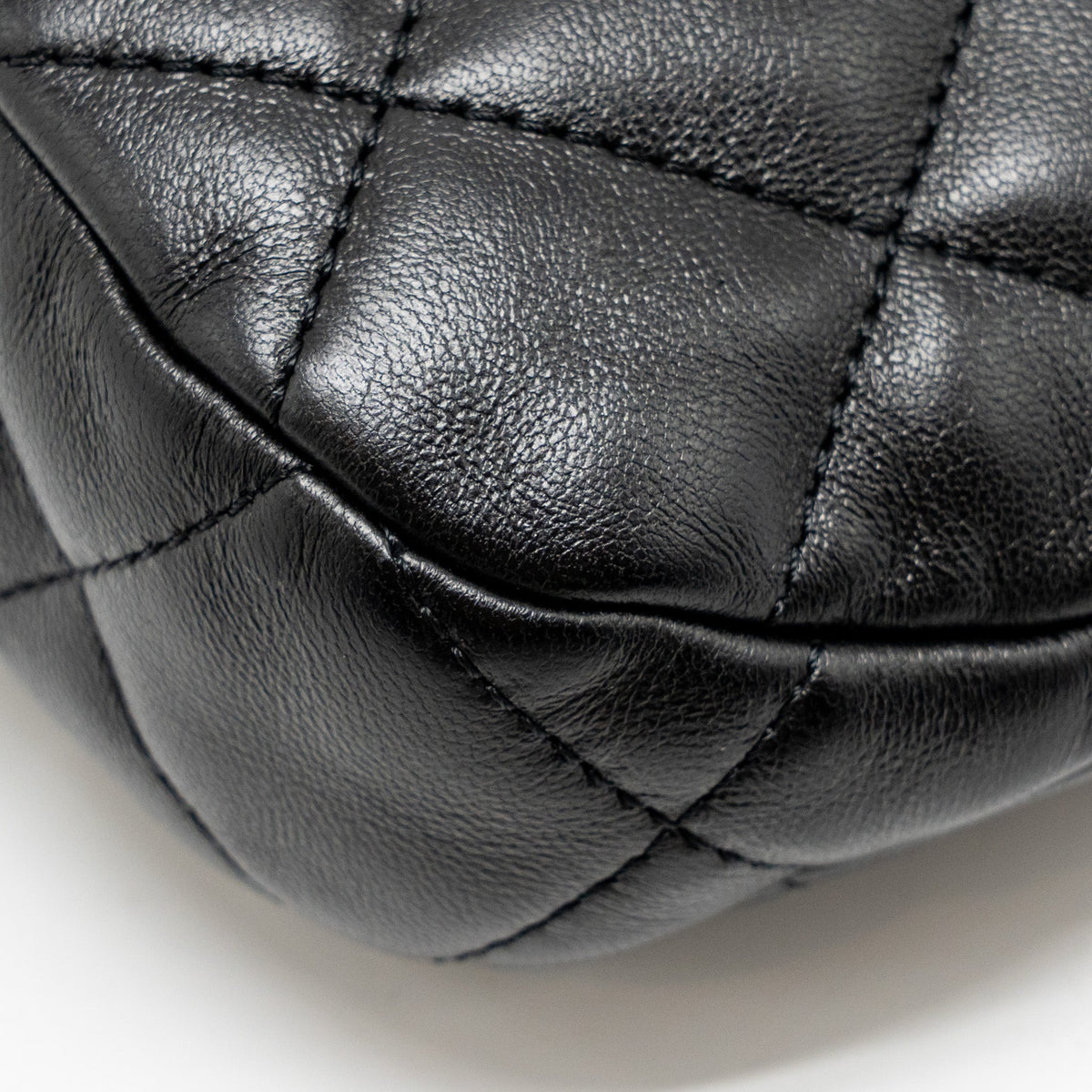 CHANEL 22K HOBO SHOULDER BAG LAMBSKIN BLACK GHW