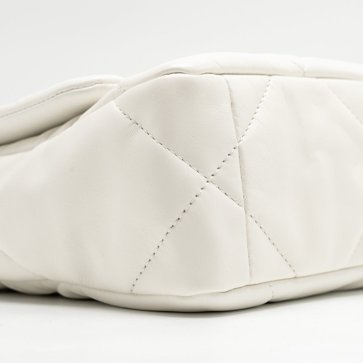 CHANEL SMALL 19 BAG LAMBSKIN WHITE MULTICOLOUR HARDWARE
