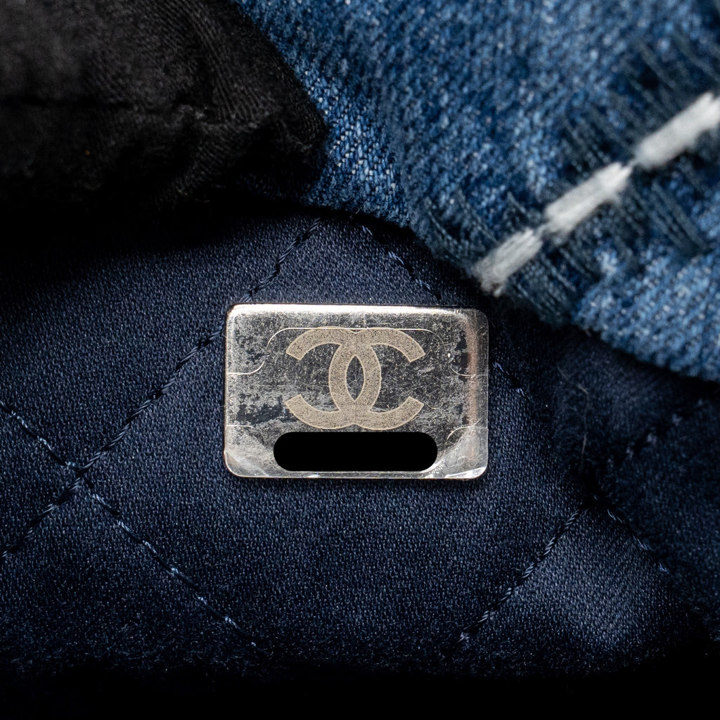 CHANEL SMALL 22 BAG DENIM BLUE WITH WHITE STITCHING SHW (MICROCHIP)