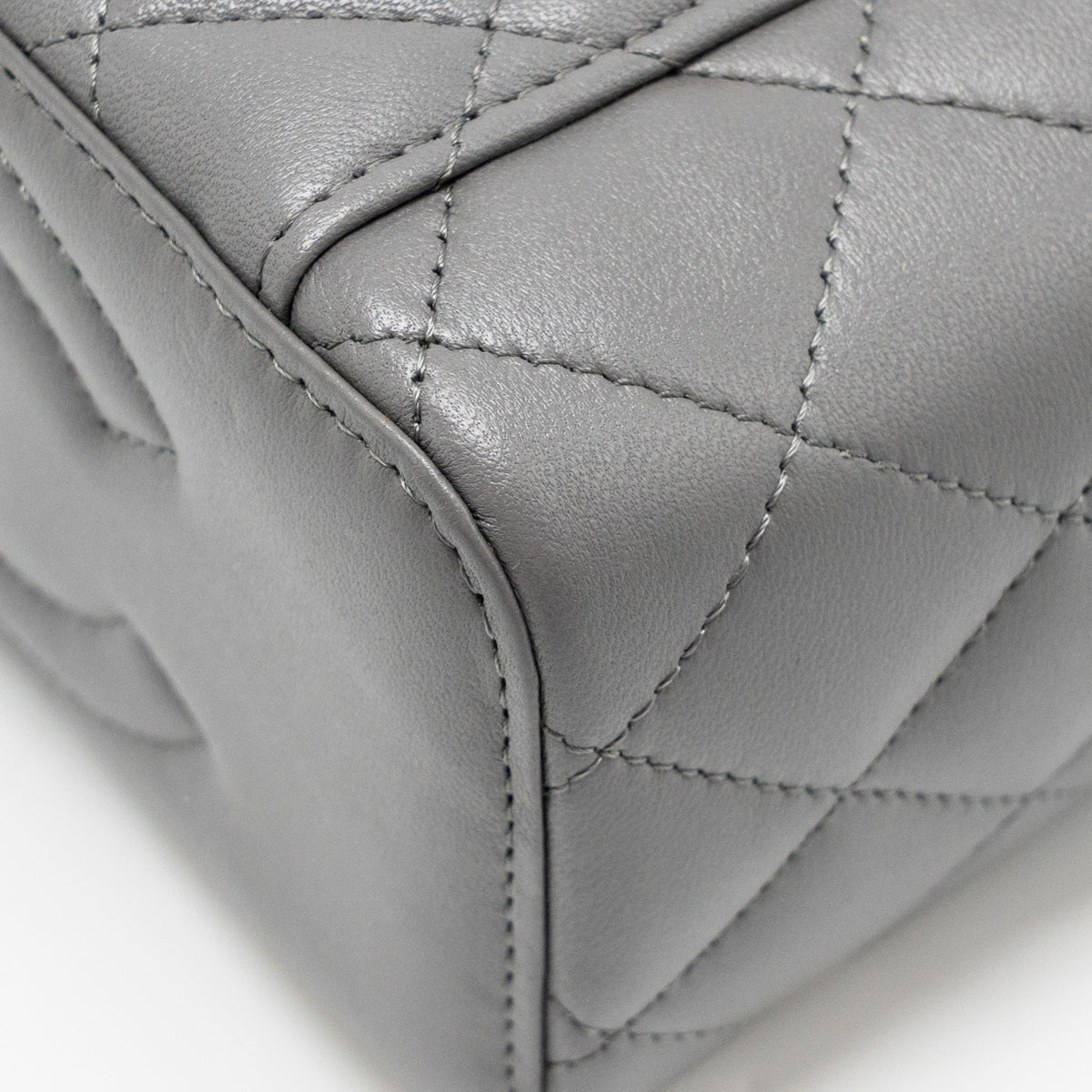 CHANEL TOP HANDLE LONG VANITY WITH CHAIN LAMBSKIN GREY LGHW (MICROCHIP)