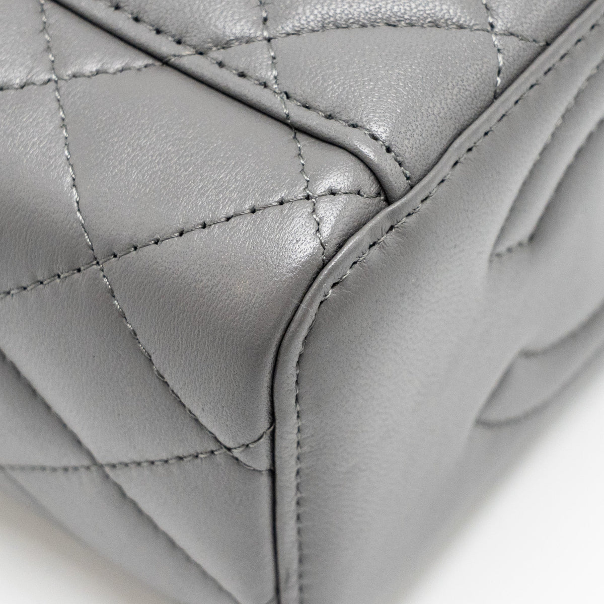 CHANEL TOP HANDLE LONG VANITY WITH CHAIN LAMBSKIN GREY LGHW (MICROCHIP)
