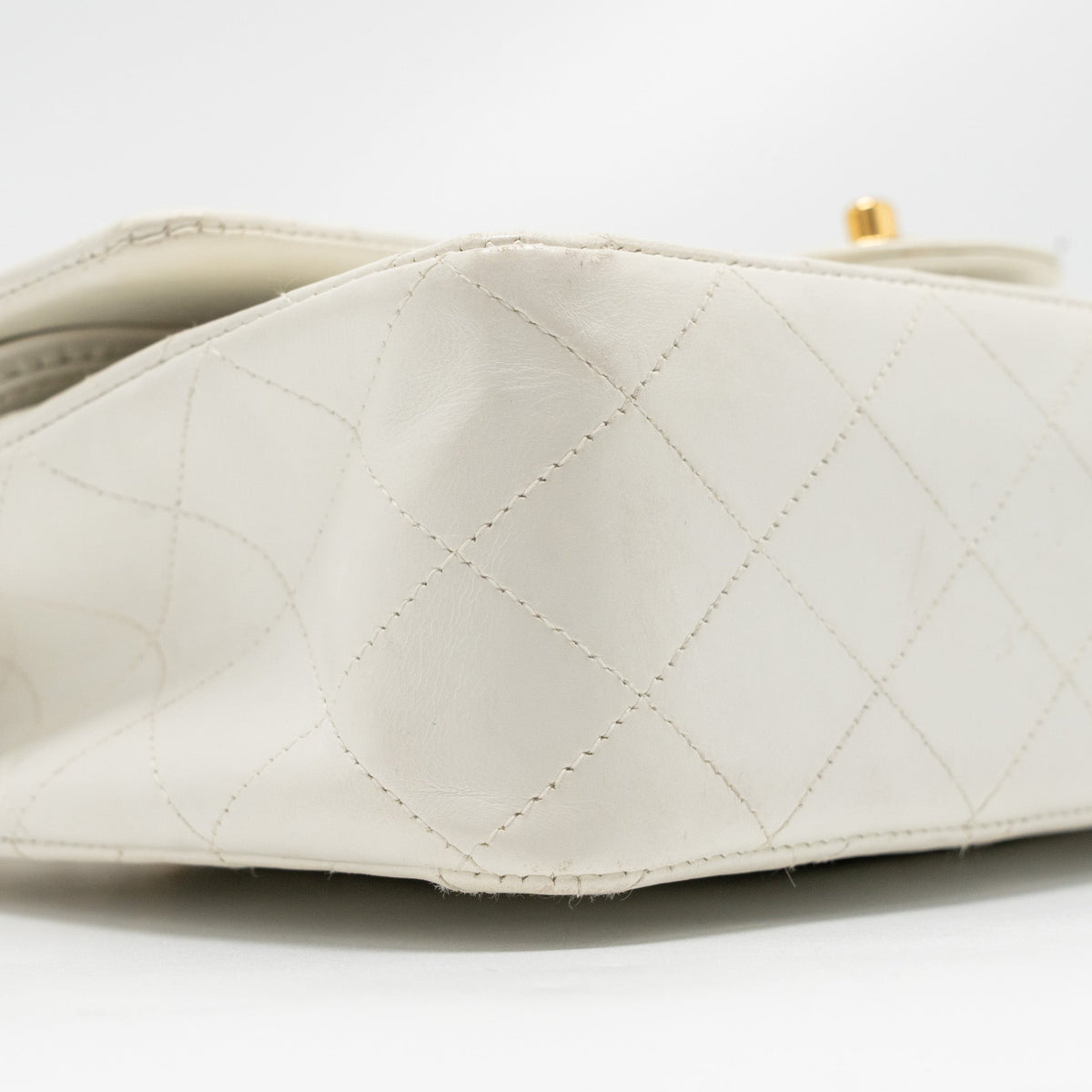 CHANEL VINTAGE MEDIUM CLASSIC DOUBLE FLAP BAG WHITE LAMBSKIN GHW