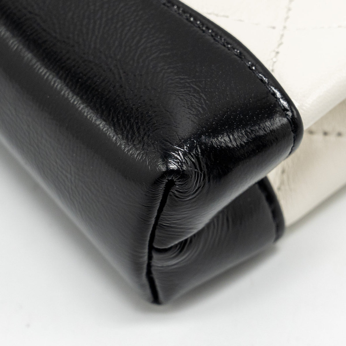 CHANEL 31 NANO CLUTCH WITH CHAIN SHINY LAMBSKIN WHITE/BLACK LGHW (MICROCHIP)