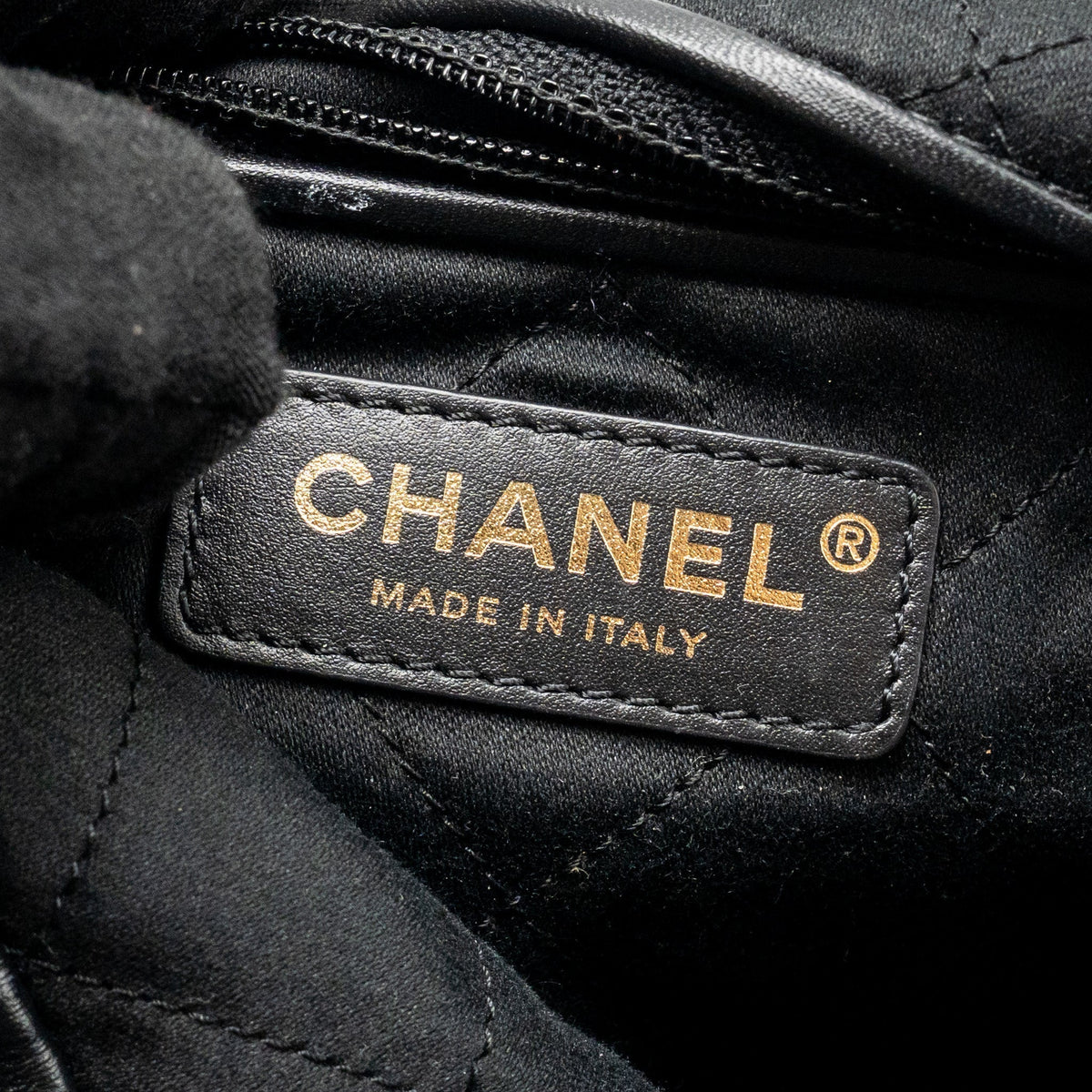CHANEL SMALL 22 BAG SHINY CALFSKIN BLACK GHW (MICROCHIP)
