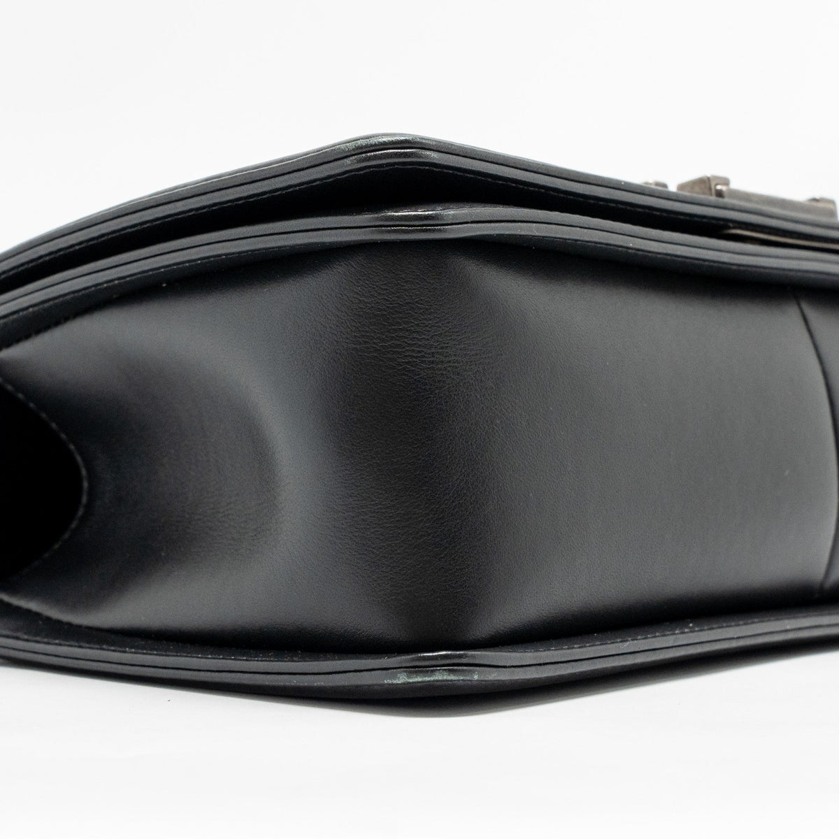CHANEL MEDIUM BOY BAG CALFSKIN BLACK RUTHENIUM SHW
