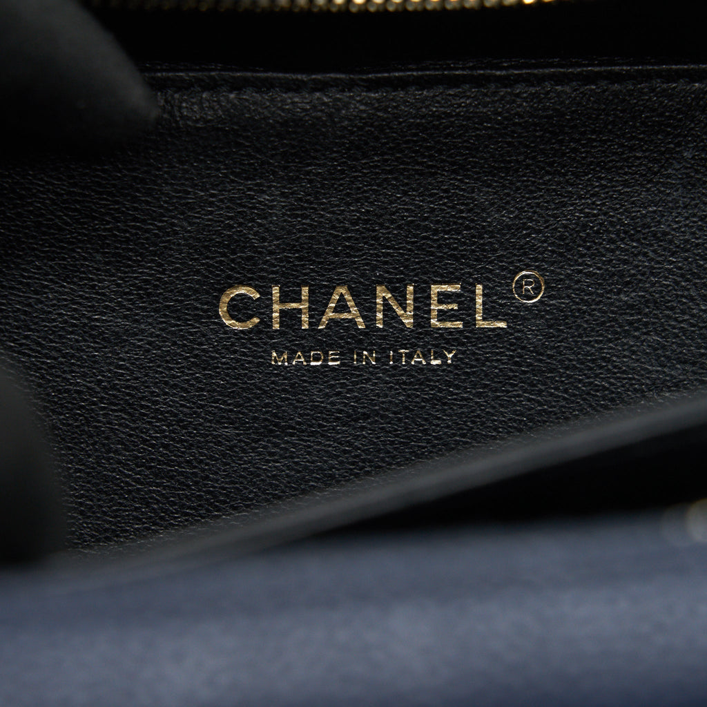 CHANEL VANITY CASE IN SMALL NAVY