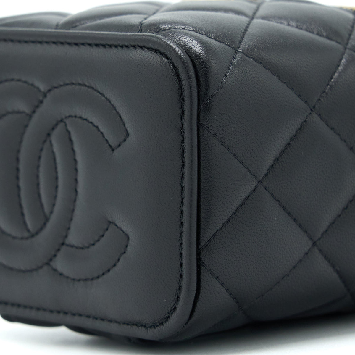 CHANEL 22B DETAILED TOP HANDLE MINI VANITY WITH CHAIN LAMBSKIN BLACK BRUSHED GHW