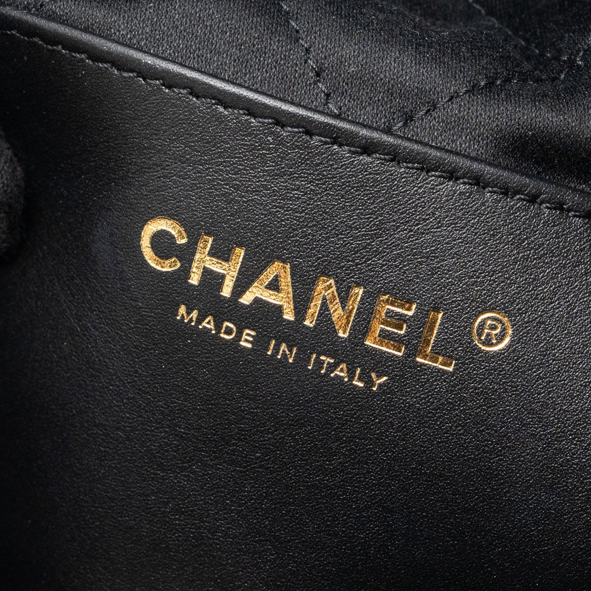 CHANEL MINI 22 BAG SHINY CALFSKIN BLACK GHW(MICROCHIP)
