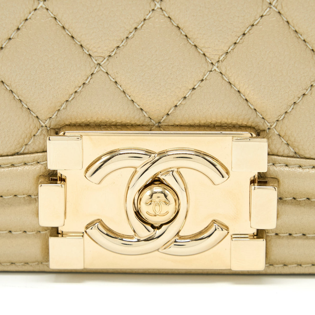 CHANEL MEDIUM BOY CAVIAR GOLD LGHW
