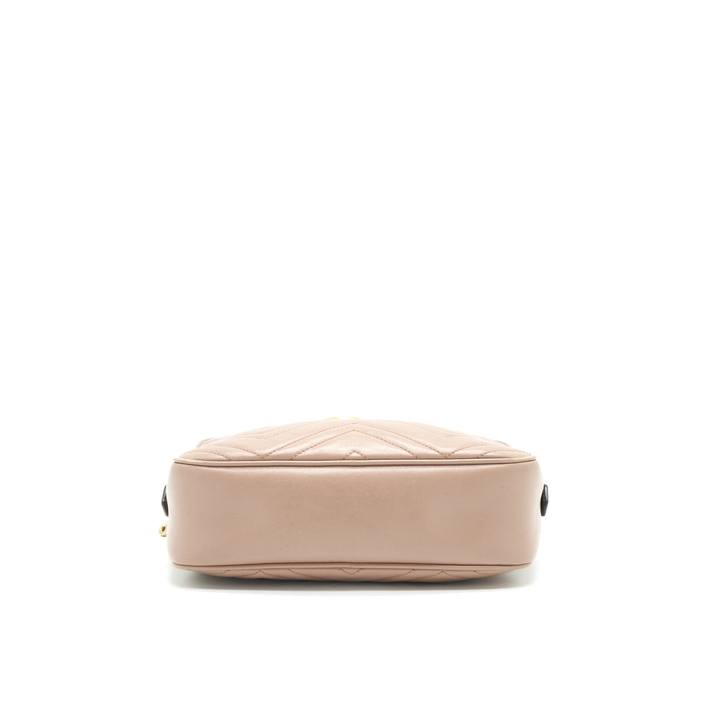 GUCCI GG MARMONT SMALL MATELASSE SHOULDER BAG IN BEIGE
