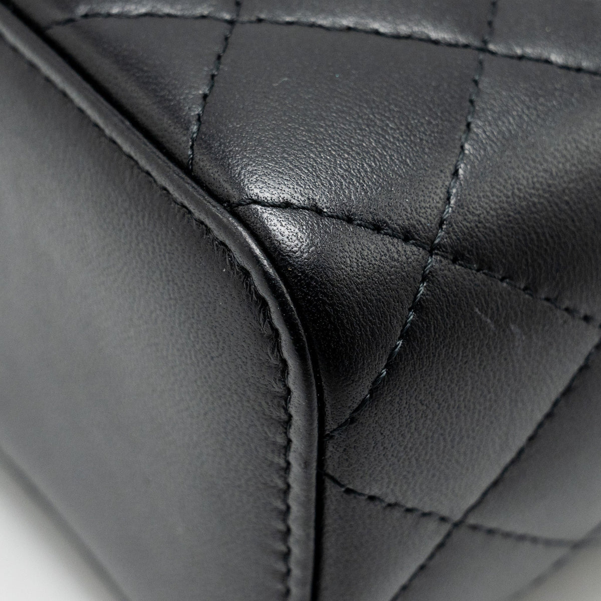 CHANEL PEARL CRUSH MINI VANITY CASE LAMBSKIN BLACK GHW